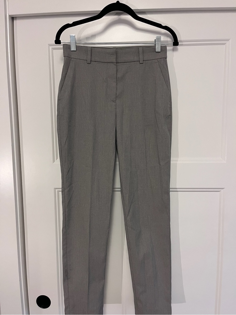 H&M women’s gray tailored straight-leg pants, heather grey
